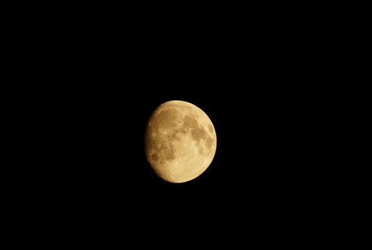 gibbous moon